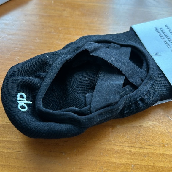 Alo Women’s Pivot Barre Sock - Picture 3 of 3